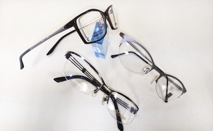 めがね屋C.L.U.B.のナイロールフレーム